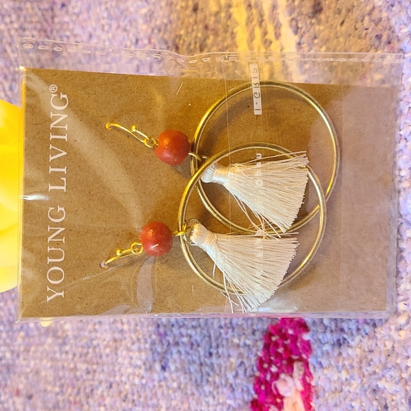 Young living earrings - Picture 2 of 3